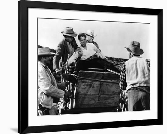 Le Gaucher THE LEFT HANDED GUN by ArthurPenn with Paul Newman en, 1957 (b/w photo)-null-Framed Photo