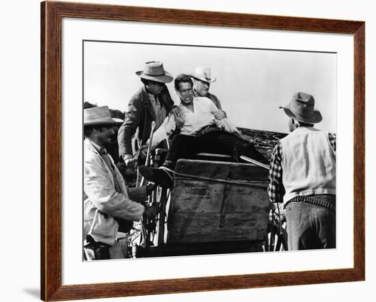 Le Gaucher THE LEFT HANDED GUN by ArthurPenn with Paul Newman en, 1957 (b/w photo)-null-Framed Photo