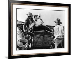 Le Gaucher THE LEFT HANDED GUN by ArthurPenn with Paul Newman en, 1957 (b/w photo)-null-Framed Photo