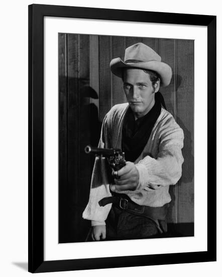 Le Gaucher THE LEFT HANDED GUN by ArthurPenn with Paul Newman en, 1957 (b/w photo)-null-Framed Photo