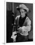 Le Gaucher THE LEFT HANDED GUN by ArthurPenn with Paul Newman en, 1957 (b/w photo)-null-Framed Photo