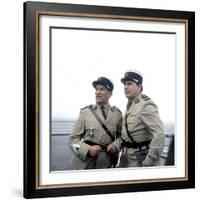 Le Gendarme A New-York (photo)-null-Framed Photo