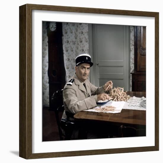 Le Gendarme Se Marie (photo)-null-Framed Photo