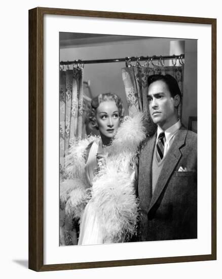 Le grand alibi STAGE FRIGHT by Alfred Hitchcock with Marlene Dietrich, Richard Todd, 1950 (Costumes-null-Framed Photo