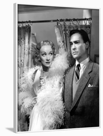 Le grand alibi STAGE FRIGHT by Alfred Hitchcock with Marlene Dietrich, Richard Todd, 1950 (Costumes-null-Framed Photo