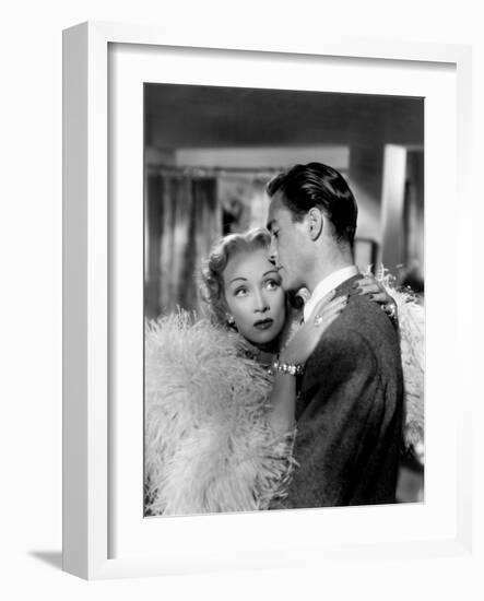 Le grand alibi STAGE FRIGHT by Alfred Hitchcock with Marlene Dietrich, Richard Todd, 1950 (Costumes-null-Framed Photo