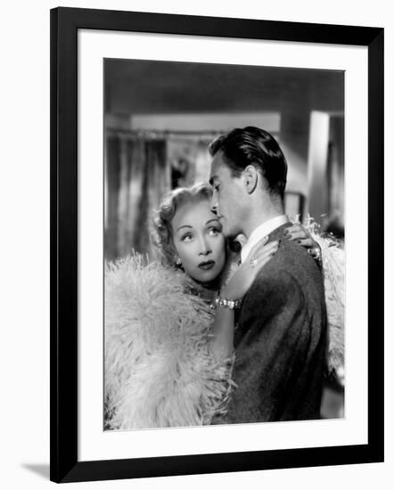 Le grand alibi STAGE FRIGHT by Alfred Hitchcock with Marlene Dietrich, Richard Todd, 1950 (Costumes-null-Framed Photo