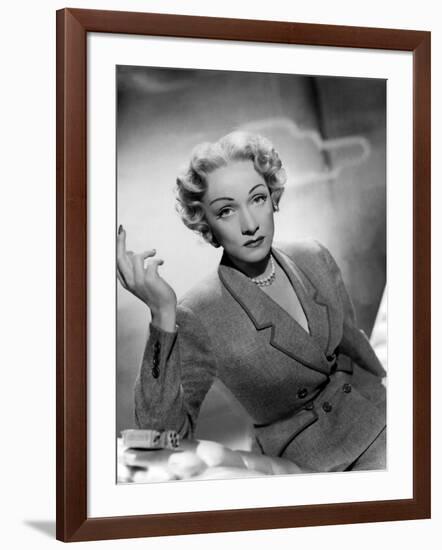 Le grand alibi STAGE FRIGHT by Alfred Hitchcock-null-Framed Photo