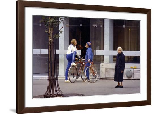 Le grand blond with une chaussure noire by YvesRobert with Pierre Richard and et Jean Carmet, 1972 --Framed Photo