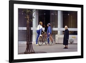 Le grand blond with une chaussure noire by YvesRobert with Pierre Richard and et Jean Carmet, 1972 -null-Framed Photo