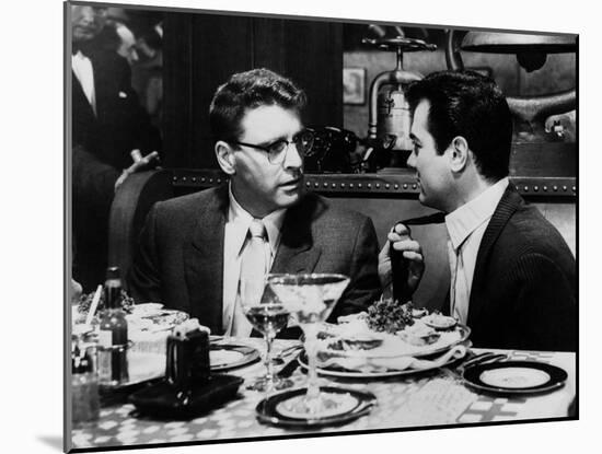 Le grand chantage SWEET SMELL OF SUCCESS by Alexander Mackendrick with Burt Lancaster, Tony Curtis,-null-Mounted Photo