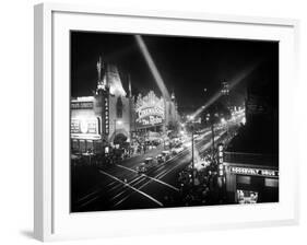 Le Jour De L'Ouverture Opening Day a Hollywood 1927 Salle De Cinema-null-Framed Photo