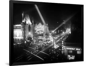 Le Jour De L'Ouverture Opening Day a Hollywood 1927 Salle De Cinema-null-Framed Photo