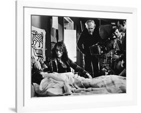 LE LOCATAIRE, 1976 directed by ROMAN POLANSKI On the set, Roman Polanski directs Isabelle Adjani (p-null-Framed Photo