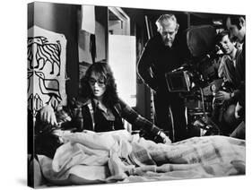 LE LOCATAIRE, 1976 directed by ROMAN POLANSKI On the set, Roman Polanski directs Isabelle Adjani (p-null-Stretched Canvas