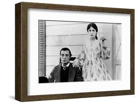 Le mecano by la General THE GENERAL by and with Buster Keaton, Marion Mack, 1927 (b/w photo)-null-Framed Photo