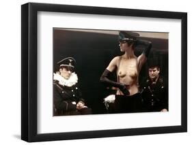 Le portier by nuit The Night Porter by Liliana Cavani with Charlotte Rampling, 1974 (photo)-null-Framed Photo