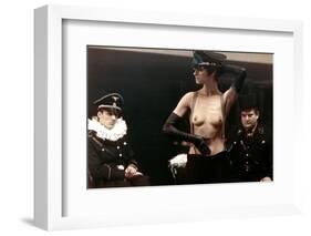 Le portier by nuit The Night Porter by Liliana Cavani with Charlotte Rampling, 1974 (photo)-null-Framed Photo