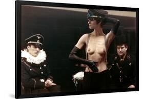 Le portier by nuit The Night Porter by Liliana Cavani with Charlotte Rampling, 1974 (photo)-null-Framed Photo