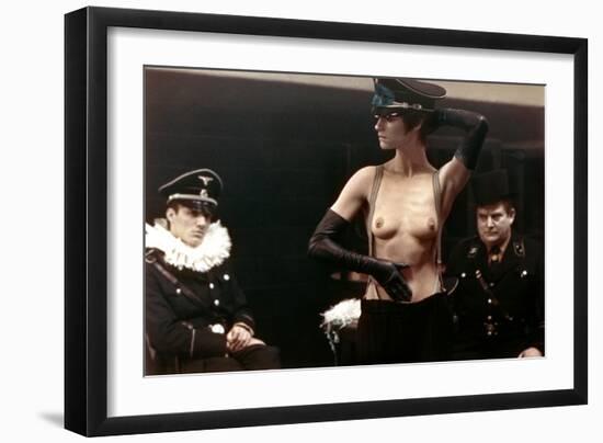 Le portier by nuit The Night Porter by Liliana Cavani with Charlotte Rampling, 1974 (photo)-null-Framed Photo