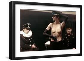 Le portier by nuit The Night Porter by Liliana Cavani with Charlotte Rampling, 1974 (photo)-null-Framed Photo