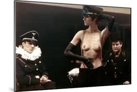 Le portier by nuit The Night Porter by Liliana Cavani with Charlotte Rampling, 1974 (photo)-null-Mounted Photo
