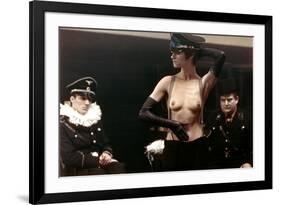 Le portier by nuit The Night Porter by Liliana Cavani with Charlotte Rampling, 1974 (photo)-null-Framed Photo