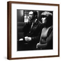 Le realisateur Alan Pakula and Jane Fonda sur le tournage du film Klute en, 1971 (b/w photo)-null-Framed Photo