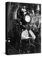 Le realisateur Alfred Hitchcock sur le tournage du film La Main au Collet TO CATCH A THIEF, 1955 (b-null-Stretched Canvas