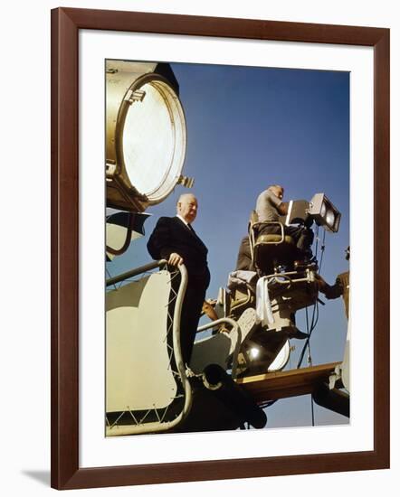 Le realisateur Alfred Hitchcock sur le tournage du film Le Rideau Dechire TORN CURTA 1966 (photo)-null-Framed Photo