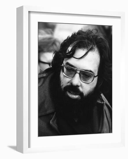 Le realisateur Francis Ford Coppola sur le tournage du film Conversation Secrete THE CONVERSATION d-null-Framed Photo