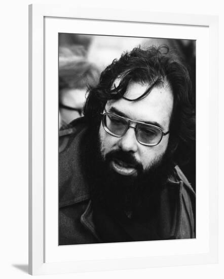 Le realisateur Francis Ford Coppola sur le tournage du film Conversation Secrete THE CONVERSATION d-null-Framed Photo