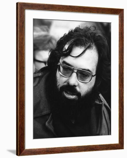 Le realisateur Francis Ford Coppola sur le tournage du film Conversation Secrete THE CONVERSATION d-null-Framed Photo