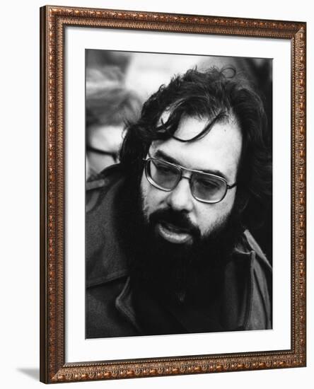 Le realisateur Francis Ford Coppola sur le tournage du film Conversation Secrete THE CONVERSATION d-null-Framed Photo