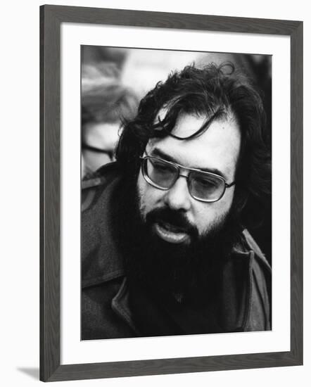 Le realisateur Francis Ford Coppola sur le tournage du film Conversation Secrete THE CONVERSATION d-null-Framed Photo