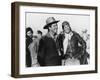 Le realisateur George Roy Hill and Robert Redford sur le tournage du film La Kermesse des Aigles TH-null-Framed Photo