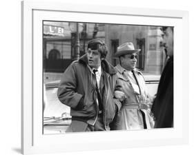 Le realisateur Jean-Pierre Melville and Alain Delon sur le tournage du film Un Flic, 1972 (b/w phot-null-Framed Photo