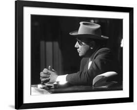 Le realisateur Jean-Pierre Melville sur le tournage du film Un Flic, 1972 (b/w photo)-null-Framed Photo