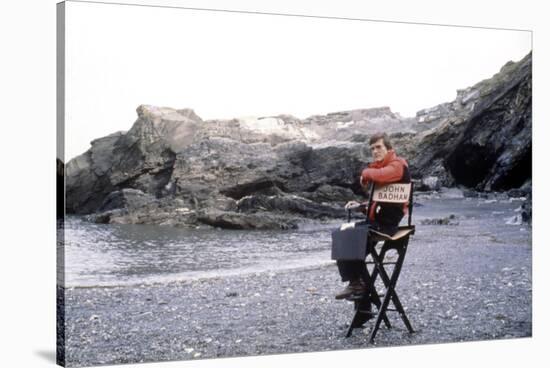 Le realisateur John Badham sur le tournage du filmb Dracula en, 1979 On the set, John Badham (direc-null-Stretched Canvas