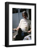 Le realisateur John Carpenter sur le tournage du film The Thing, 1982 (photo)-null-Framed Photo