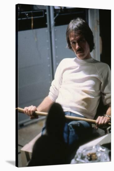 Le realisateur John Carpenter sur le tournage du film The Thing, 1982 (photo)-null-Stretched Canvas