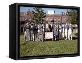 Le realisateur John Ford, William Holden, John Wayne and Contance Towers sur le tournage du film Le-null-Framed Stretched Canvas