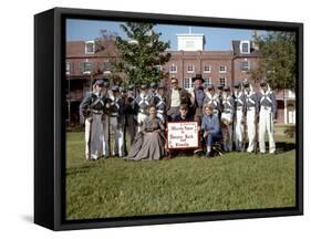 Le realisateur John Ford, William Holden, John Wayne and Contance Towers sur le tournage du film Le-null-Framed Stretched Canvas