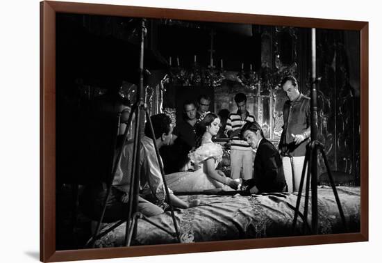 Le realisateur Luchino Visconti with Claudia Cardinale and Alain Delon-null-Framed Photo