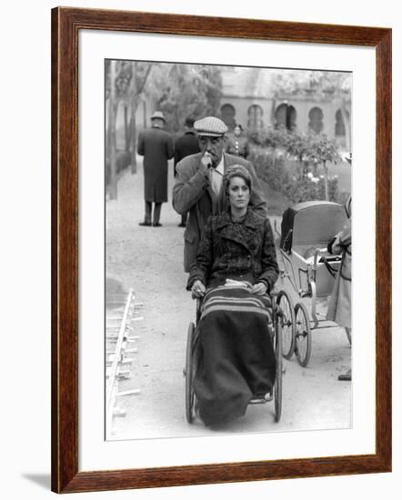 Le realisateur Luis Bunuel and Catherine Deneuve sur le tournage du film Tristina, 1970 On the set,-null-Framed Photo