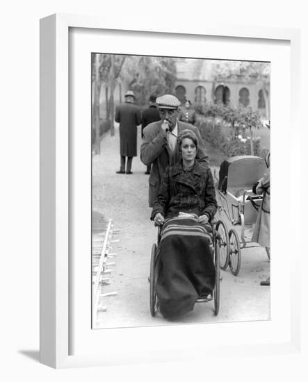 Le realisateur Luis Bunuel and Catherine Deneuve sur le tournage du film Tristina, 1970 On the set,-null-Framed Photo