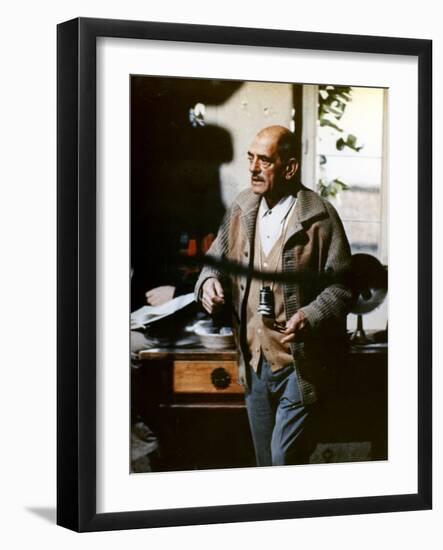 Le realisateur Luis Bunuel sur le tournage du film Tristina, 1970 On the set, Luis Bunuel, director-null-Framed Photo