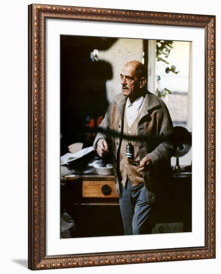 Le realisateur Luis Bunuel sur le tournage du film Tristina, 1970 On the set, Luis Bunuel, director-null-Framed Photo