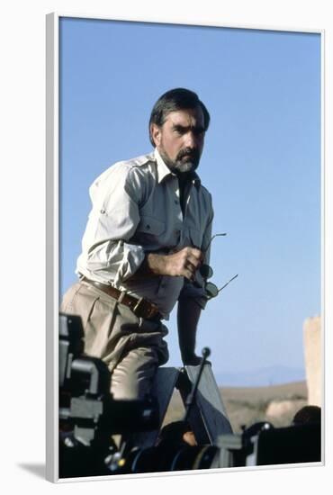 Le realisateur Martin Scorsese sur le tournage du film La Derniere Tentation du Christ THE LAST TEM-null-Framed Photo