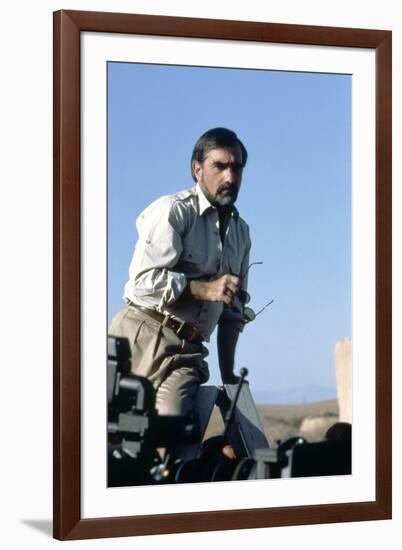 Le realisateur Martin Scorsese sur le tournage du film La Derniere Tentation du Christ THE LAST TEM-null-Framed Photo